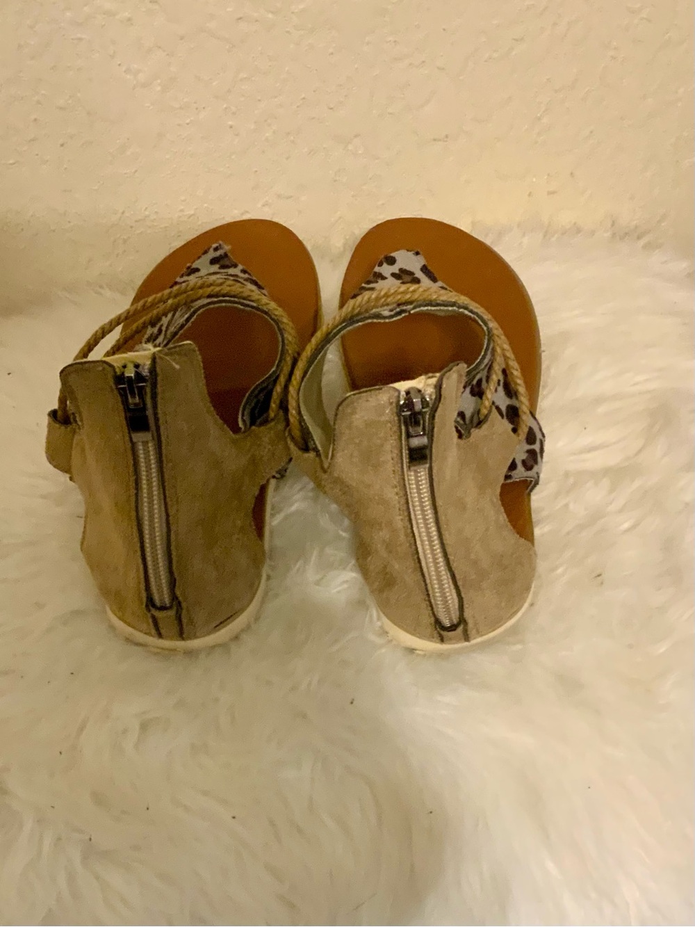 Sandals with leopard print canvas upper and back zipper size 8 - Picture 4 of 5
